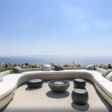 A Luxurious Retreat, Primely Located With Stunning Panoramic View! Holiday home