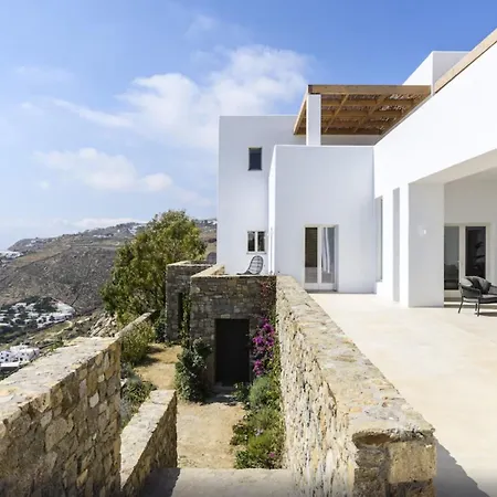 A Luxurious Retreat, Primely Located With Stunning Panoramic View! Tourlos