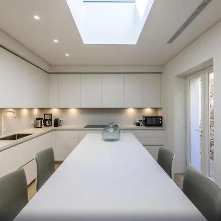 A Luxurious Retreat, Primely Located With Stunning Panoramic View! * Tourlos