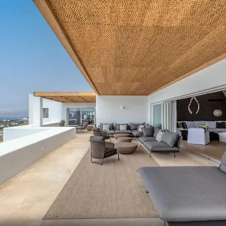 A Luxurious Retreat, Primely Located With Stunning Panoramic View! *