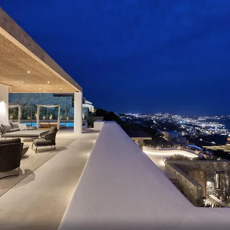 A Luxurious Retreat, Primely Located With Stunning Panoramic View! Holiday home *
